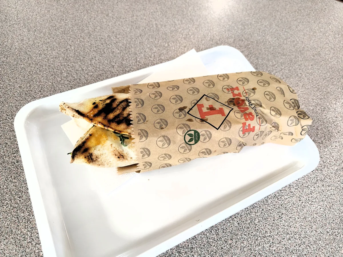 Man sieht einen veganen Döner.